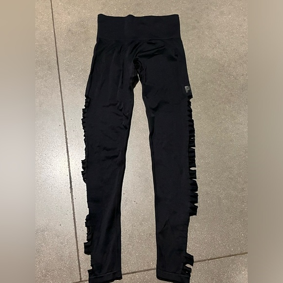 PINK Victoria’s Secret Cool and Comfy Seamless Black Leggings - Picture 4 of 13